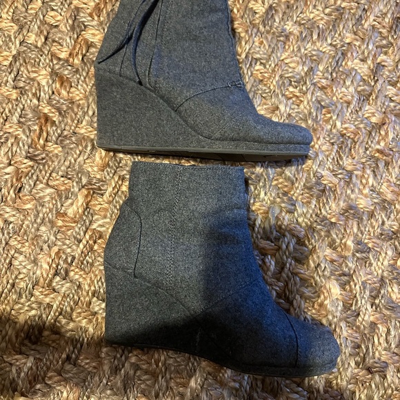 Gray wool Tom’s wedge booties size 10 - Picture 5 of 7